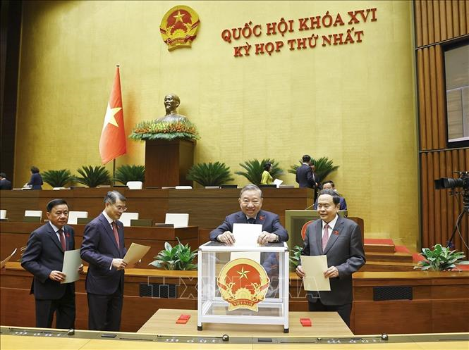 Quốc hội phê chuẩn đề nghị bổ nhiệm 6 Phó thủ tướng và các thành viên Chính phủ